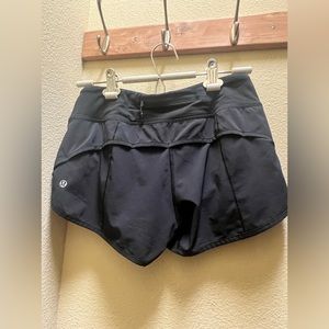 Loose, attached lining underneath. Rain/water proof